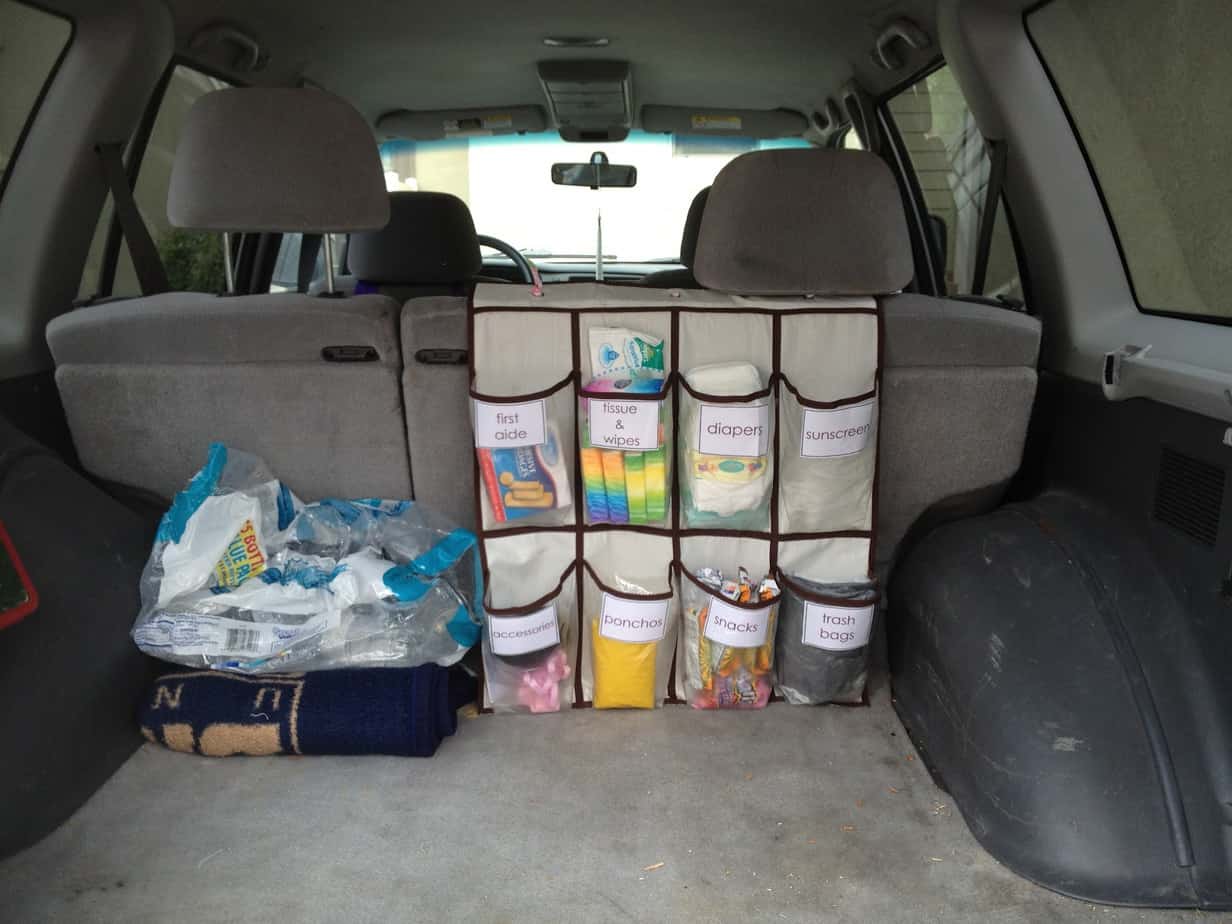 Ten ways to organize and clean your car! Use a shoe bag organizer in the car