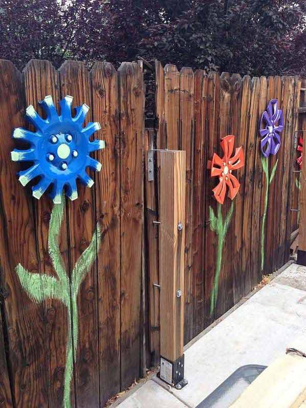 Outdoor decorating – hubcap flowers